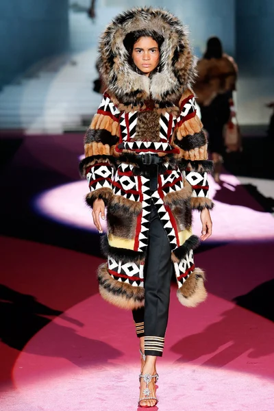 Look 15